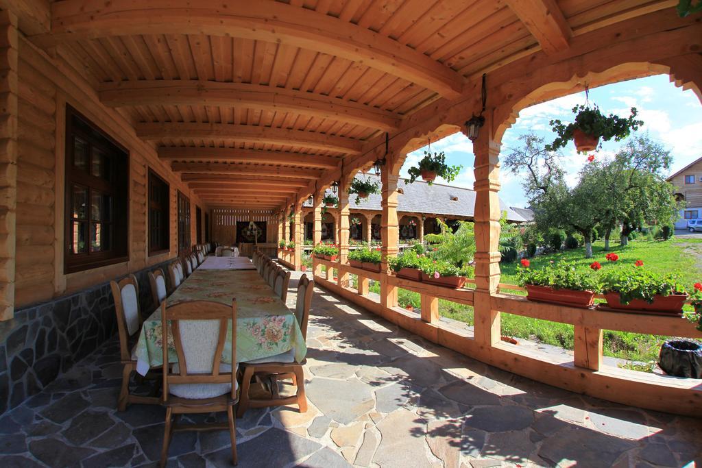 Pensiunea Sub Cetate La Matei Onceşti Exterior foto