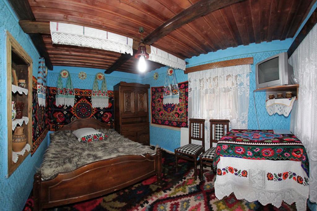 Pensiunea Sub Cetate La Matei Onceşti Cameră foto