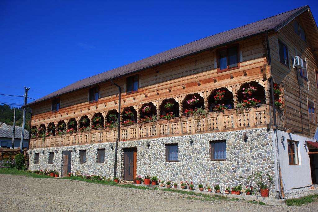 Pensiunea Sub Cetate La Matei Onceşti Exterior foto